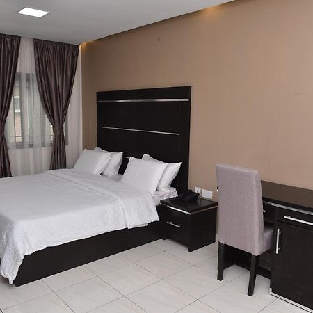 Urban Metro Inn Лагос Экстерьер фото