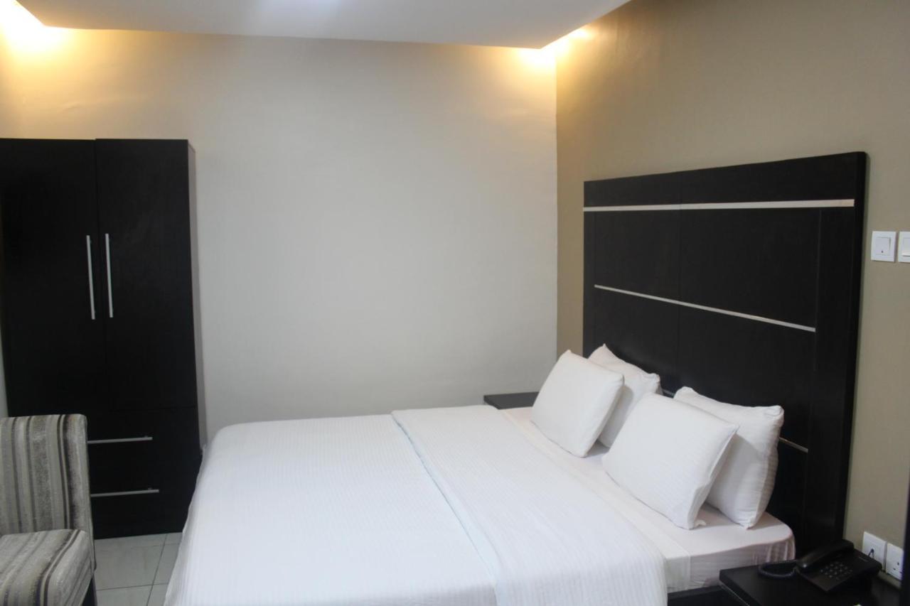 Urban Metro Inn Лагос Экстерьер фото