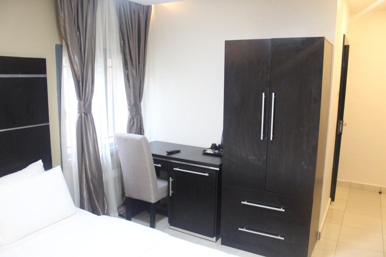 Urban Metro Inn Лагос Экстерьер фото