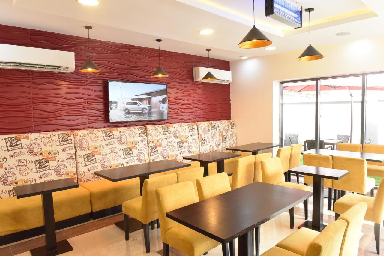 Urban Metro Inn Лагос Экстерьер фото